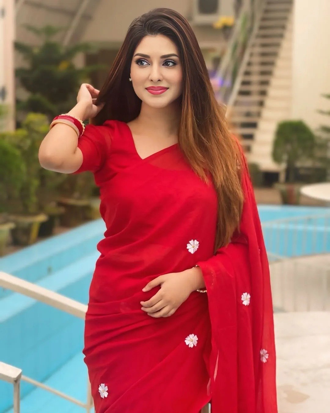 লাল জর্জেট শাড়ি